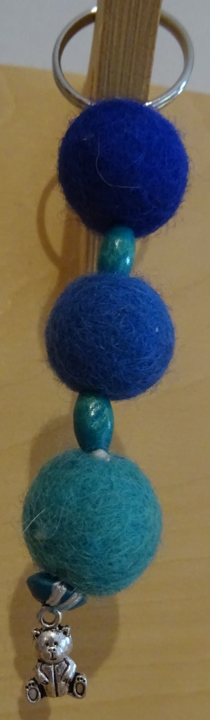 Wolkraal sleutelhanger blauwtinten met beertje